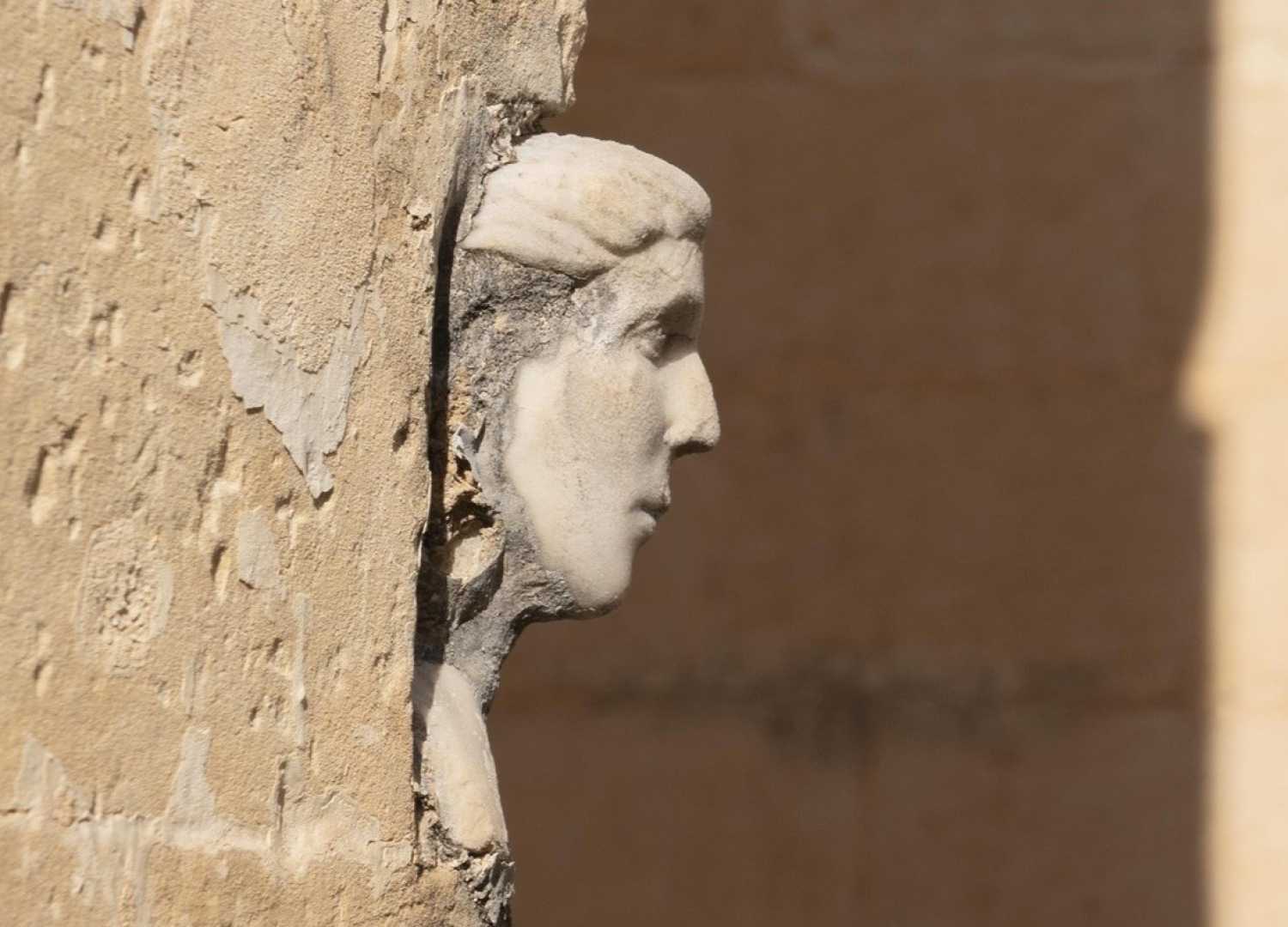 Lecce, la leggenda della "faccina": quel mascherone che racconta di un amore finito in tragedia
